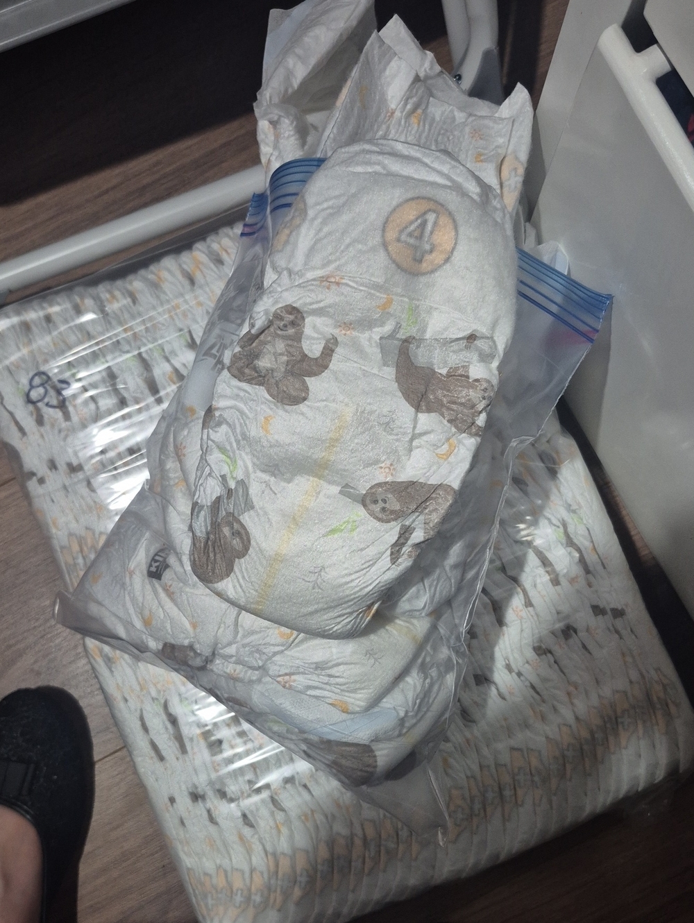 81 Kirkland Signature White Baby Diapers with Sloth Print Size 4